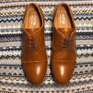 Cap toe men’s shoe